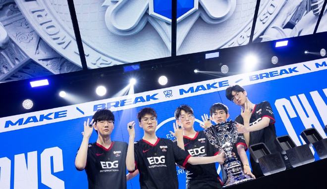 以球迷为中 以球迷为中